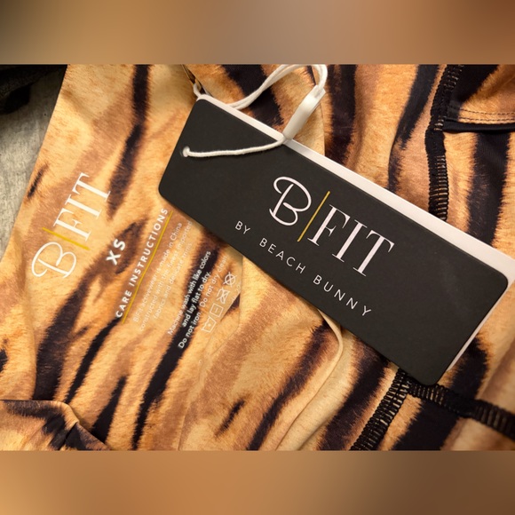 Beach Bunny Tiger Stripe Leggings Size XS NWT - Picture 5 of 6